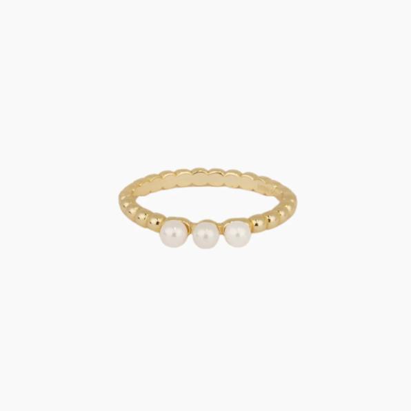 Three white pearl ring(sz 6)